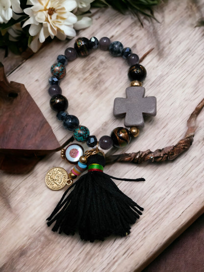 Armband Ibiza Style schwarz mit Kreuz, Anhängern und Bommeln