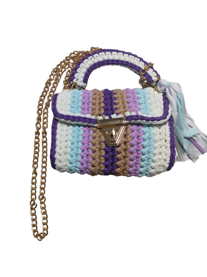 Kleine Boho Stricktasche in weiss mit Bommeln